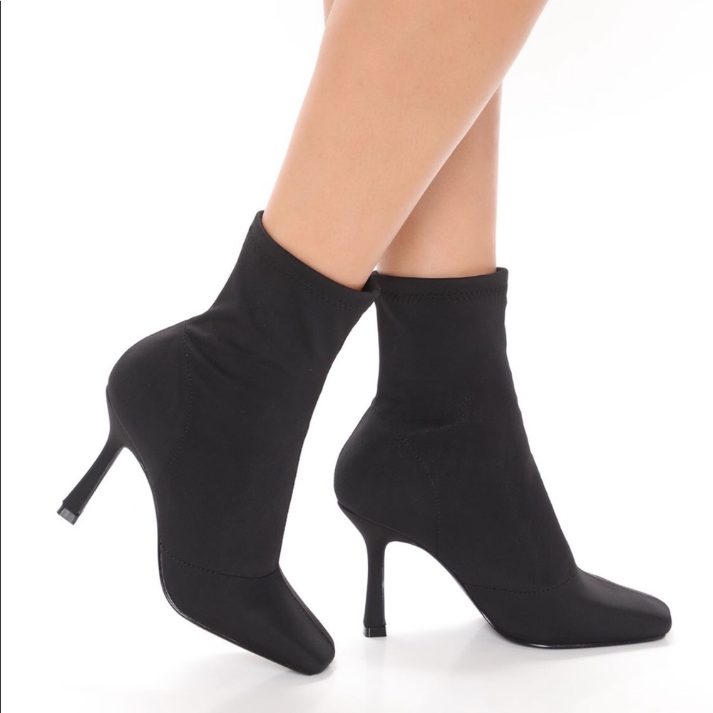 Fashion Nova size 7 booties. NWT